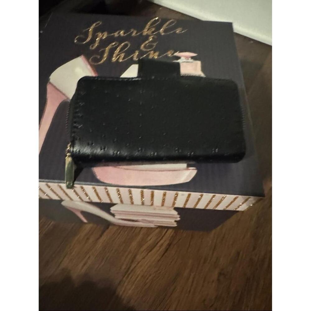 Sleek black leather wallet with - Picture 4 of 4